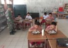 Babinsa Koramil 1427-03/Baras Dampingi SPPG Yayasan Insan Sehat Lestari Beri Makan Bergizi kepada Siswa