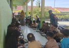 Babinsa Koramil 1427-01/Pasangkayu Dampingi SPPG Yayasan Mitra Wahid Kebumen Berikan Makan Bergizi kepada Siswa