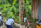 Antisipasi Terjadinya Tanah Longsor, Babinsa Koramil 1401-04/Malunda Pimpin Gotong Royong Pembuatan Talud