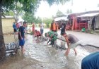 Babinsa Koramil 1427-01/Pasangkayu Turun Langsung Pimpin Patroli Banjir di Pasangkayu, Sinergi TNI–Pemda Hadir di Tengah Warga
