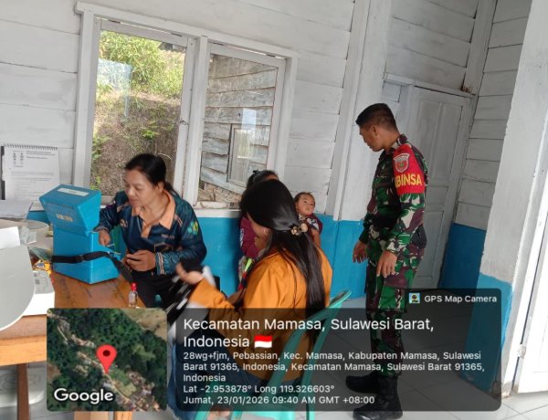 Babinsa kodim Mamasa hadir Langsung Kegiatan Posyandu dan Pemberian Vitamin