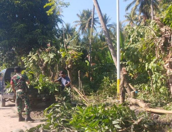 Babinsa Koramil 1402-03/Campalagian Bersama Warga Gelar Kerja Bakti di Desa Parappe