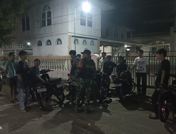 Patroli Malam, Babinsa Koramil Campalagian Sasar Titik Keramaian di Kelurahan Pappang